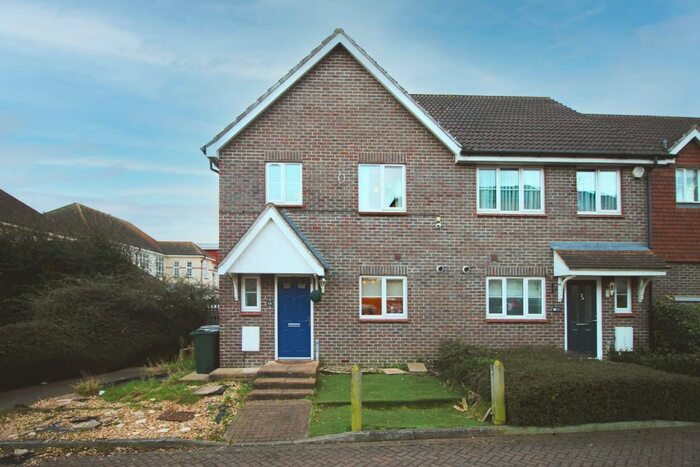 3 Bedroom Semi-Detached House To Rent In Millers Close, Dartford, DA1