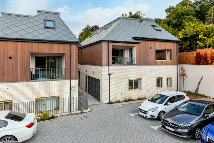 1 Bedroom Flat To Rent In Ballards Rise, South Croydon, CR2