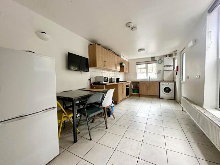 5 Bedroom House To Rent In Medlar Street, Camberwell, SE5