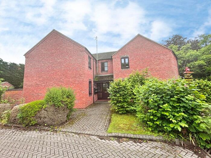 2 Bedroom Apartment For Sale In Bryan Mews, Bidford-on-avon, Alcester, B50