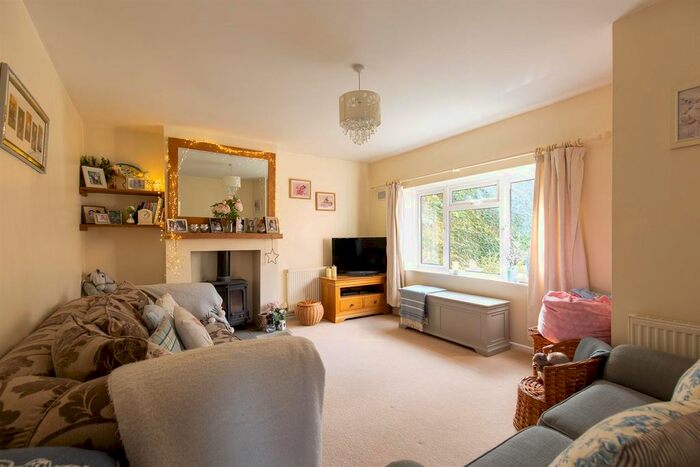 3 Bedroom End Of Terrace House For Sale In South Close, Walton, Street, BA16
