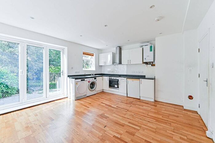 2 Bedroom Flat To Rent In Riggindale Road, Streatham, London, SW16