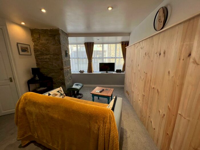 1 Bedroom Flat For Sale In George Street, New Quay, SA45
