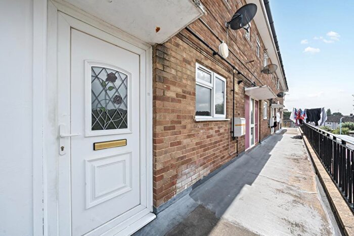 3 Bedroom Maisonette For Sale In Tilehurst, Reading, Berkshire, RG30