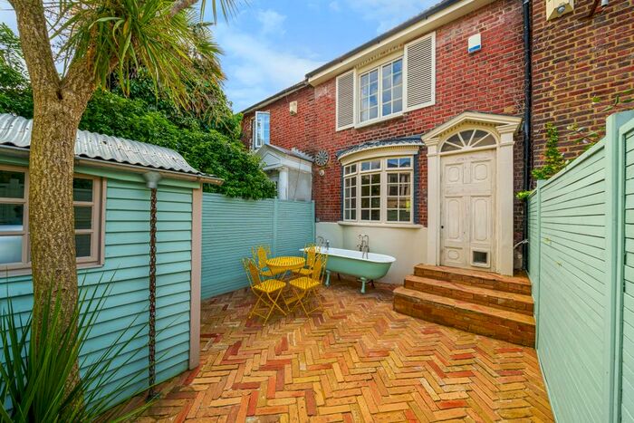 2 Bedroom Cottage To Rent In Crown Gardens, Brighton, BN1