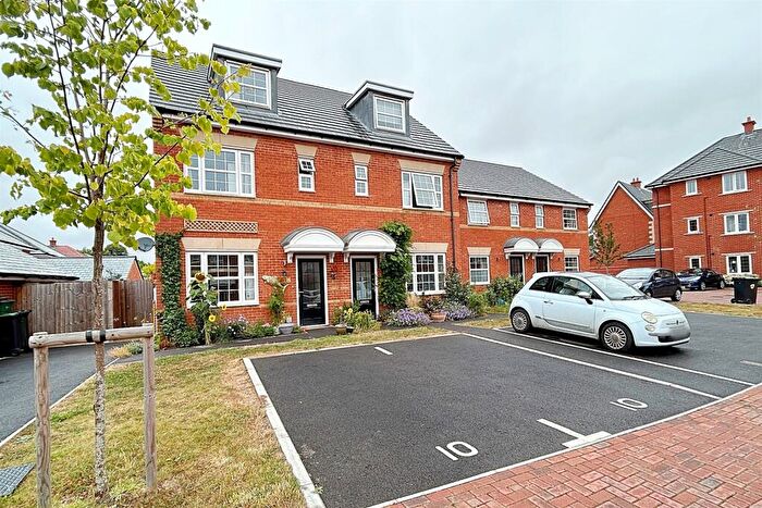 3 Bedroom Semi-Detached House To Rent In Wimborne, BH21