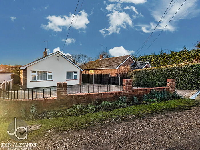 3 Bedroom Detached Bungalow For Sale In Firs Road, Tiptree, CO5