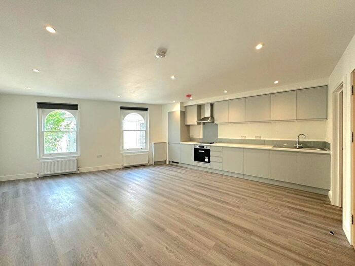 3 Bedroom Flat To Rent In Earls Court Gardens, London, SW5