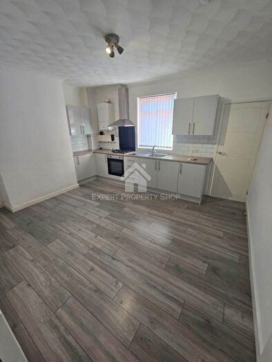 3 Bedroom Semi-Detached House To Rent In Radcliffe Road, Bentley, DN5