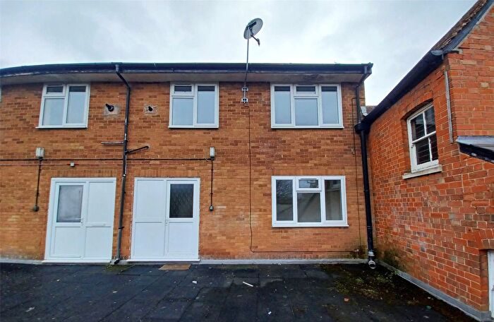 2 Bedroom Flat To Rent In High Street, Witney, Oxfordshire, OX28