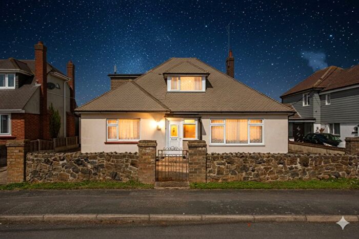 4 Bedroom Detached House For Sale In Lingfield Drive, Rochford, Essex, SS4