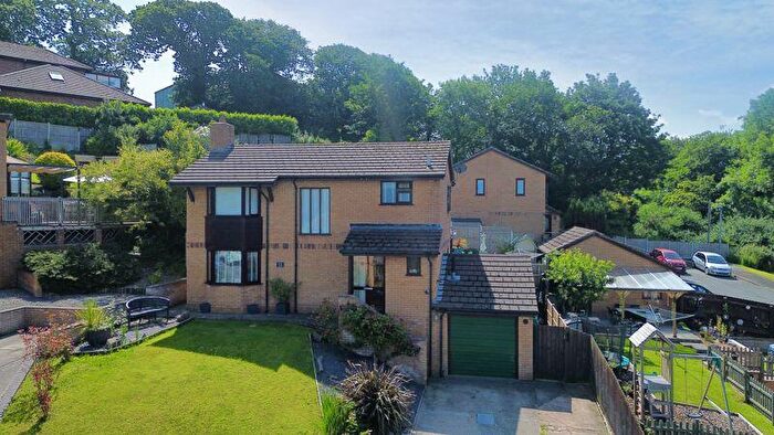 3 Bedroom Detached House For Sale In Meadowbank, Old Colwyn, LL29