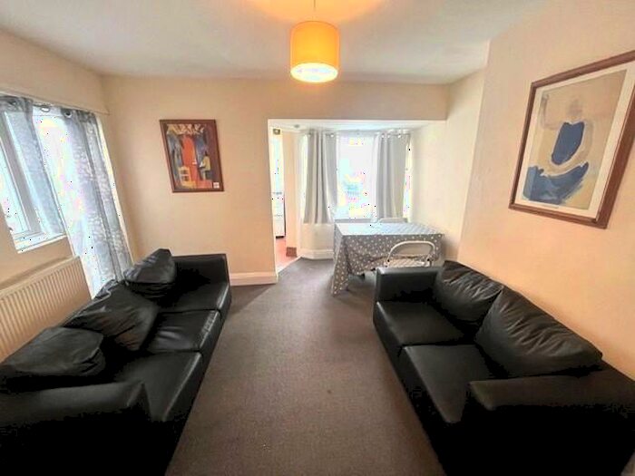 3 Bedroom Semi-Detached House To Rent In Reservoir Road, Selly Oak, Birmingham, B29
