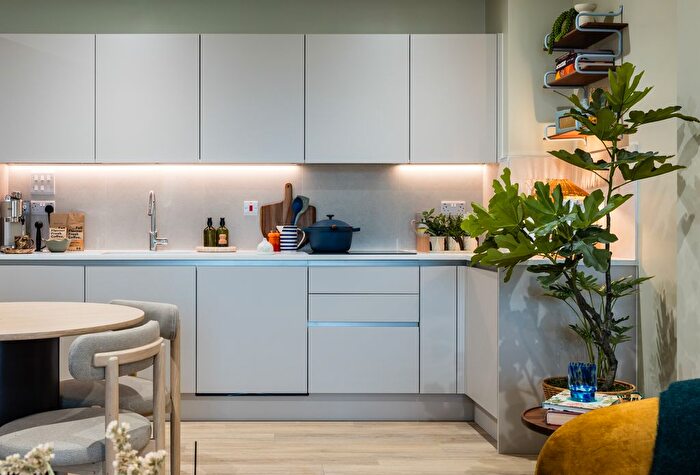 2 Bedroom Flat To Rent In Masonry Place, Hayes, UB3