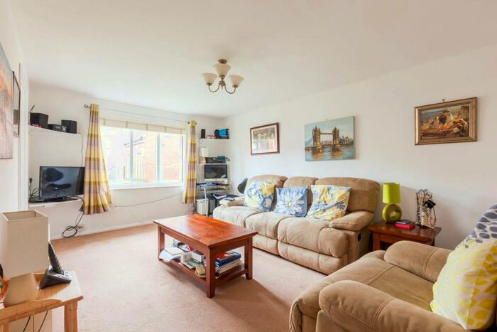 1 Bedroom Flat To Rent In Stevenson Crescent, Bermondsey, London, SE16