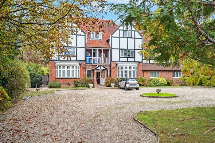 2 Bedroom Flat For Sale In Frithwood Avenue, Northwood, Middlesex, HA6