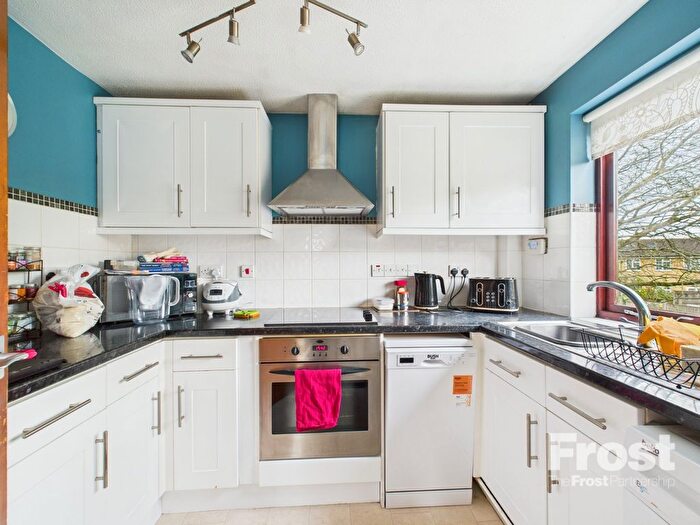 1 Bedroom Flat To Rent In The Oaks, Moormede Crescent, Staines-Upon-Thames, Middlesex, TW18