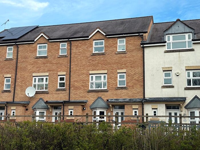 4 Bedroom Terraced House For Sale In Overbecks Close, Rugby, CV22