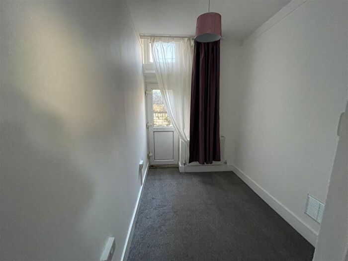 2 Bedroom Flat To Rent In Algernon Road, London, SE13