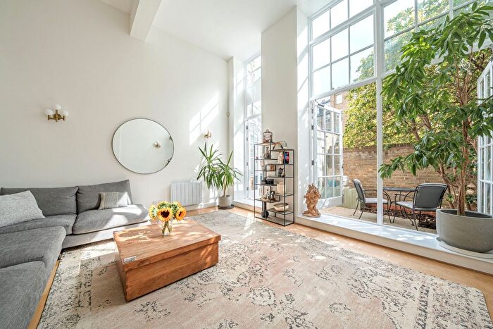 3 Bedroom Flat For Sale In Sandland Street, Bloomsbury, London, WC1R