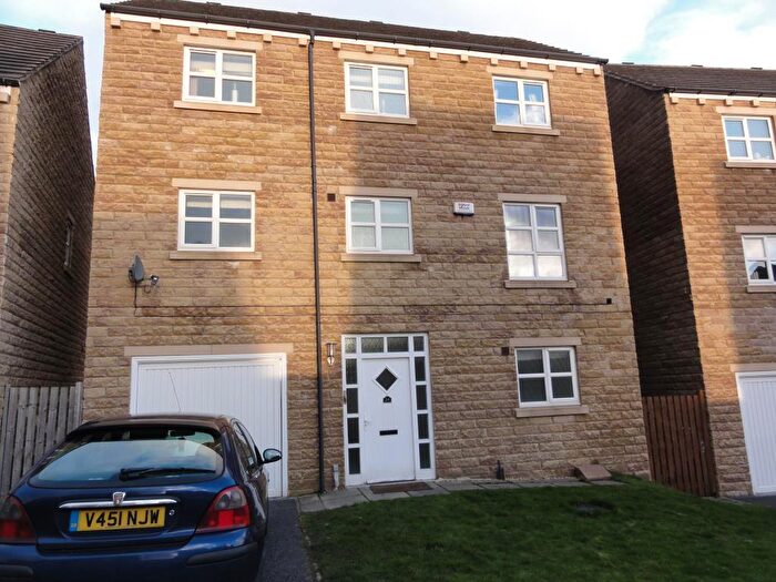 4 Bedroom House To Rent In Suffolk Rise, Huddersfield, West Yorkshire, HD2