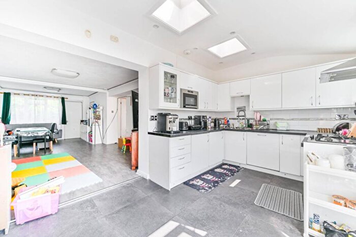 4 Bedroom End Of Terrace House To Rent In Kimpton Road, North Cheam, Sutton, SM3