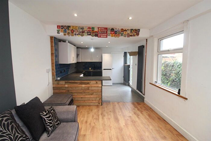 2 Bedroom Flat To Rent In Gordon Road, Roath, CF24