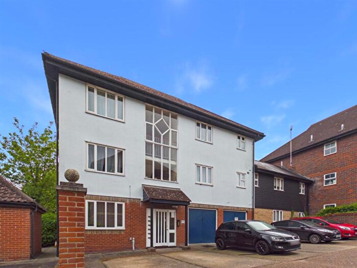 1 Bedroom Flat For Sale In Nicholsons Grove, Colchester, CO1