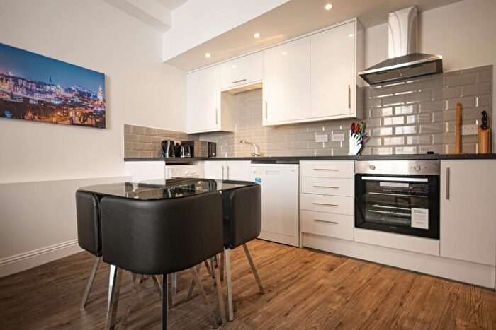 3 Bedroom Flat To Rent In West Preston Street, Edinburgh, EH8