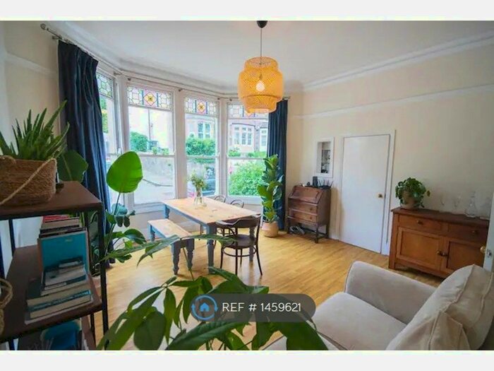 2 Bedroom Flat To Rent In Cotham Vale, Bristol, BS6