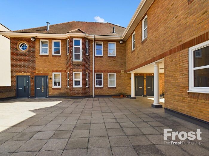2 Bedroom Flat To Rent In The Courtyard, High Street, Staines-Upon-Thames, Middlesex, TW18