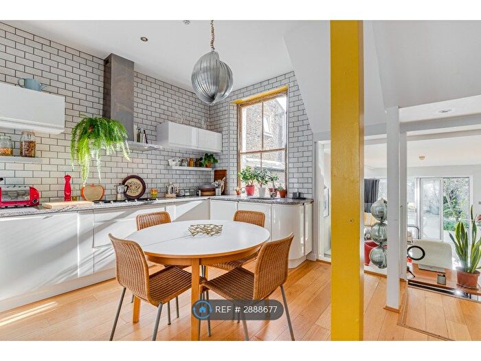3 Bedroom Maisonette To Rent In Hanley Road, London, Finsbury Park, N4