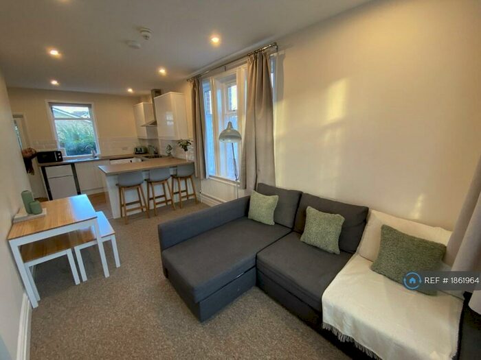 5 Bedroom Semi-Detached House To Rent In Rozelle Road, Poole, BH14