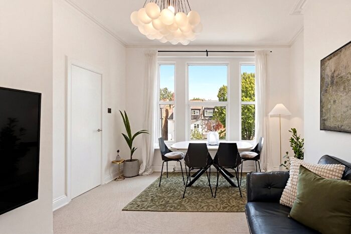 2 Bedroom Flat For Sale In Argyle Road, Ealing, London, W13