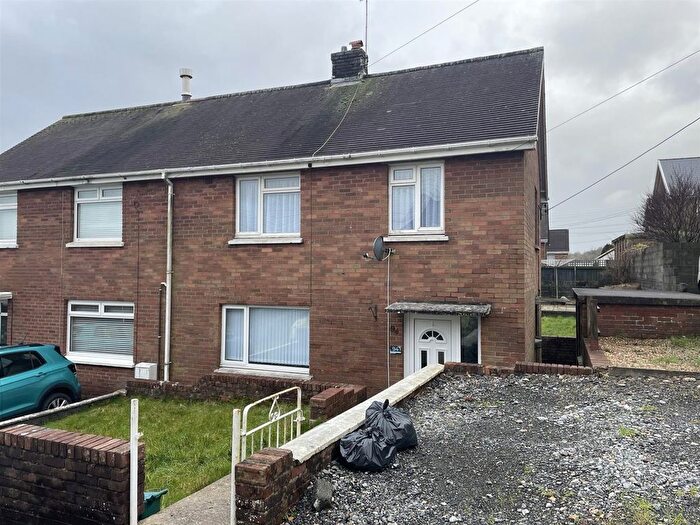 3 Bedroom Semi-Detached House To Rent In Ffordd Aneurin, Pontyberem, Llanelli, SA15