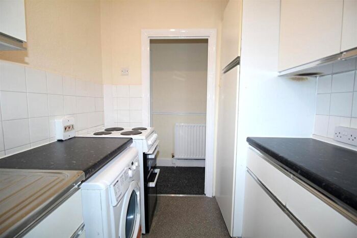 2 Bedroom Maisonette To Rent In Stainton Road, Enfield, EN3