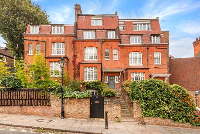 2 Bedroom Flat To Rent In Holly Hill, London, NW3
