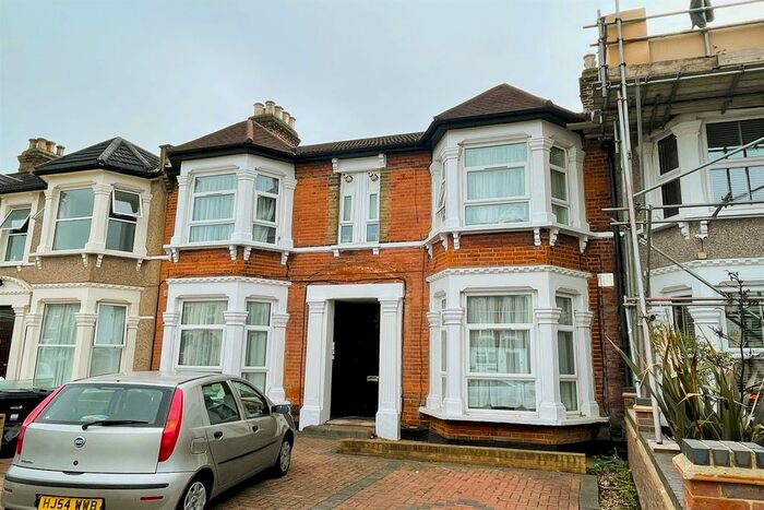 1 Bedroom Flat To Rent In Norfolk Road, Seven Kings, Ilford, IG3