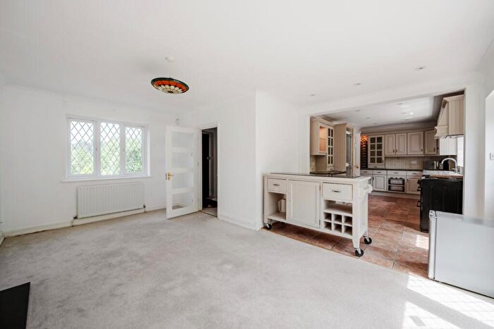 5 Bedroom Detached House To Rent In Loxford Road Caterham, CR3