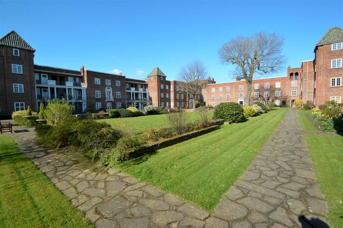 2 Bedroom Flat To Rent In St. Andrews Square, Surbiton, KT6