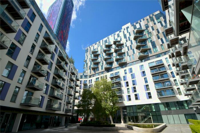 2 Bedroom Apartment To Rent In Waterhouse Apartments, Saffron Central Square, Croydon, CR0