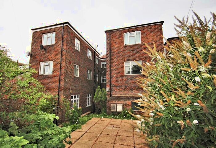 2 Bedroom Flat To Rent In Sutton Croft Lane, Seaford, BN25