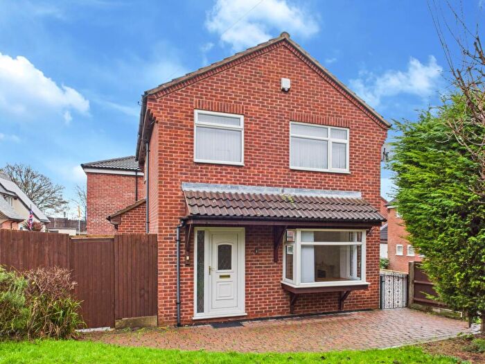 3 Bedroom Link Detached House For Sale In Mayfair Gardens, Basford, Nottingham, NG5