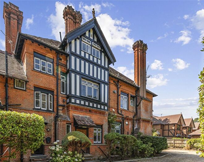 3 Bedroom Flat For Sale In Charters Road, Sunningdale, Berkshire, SL5