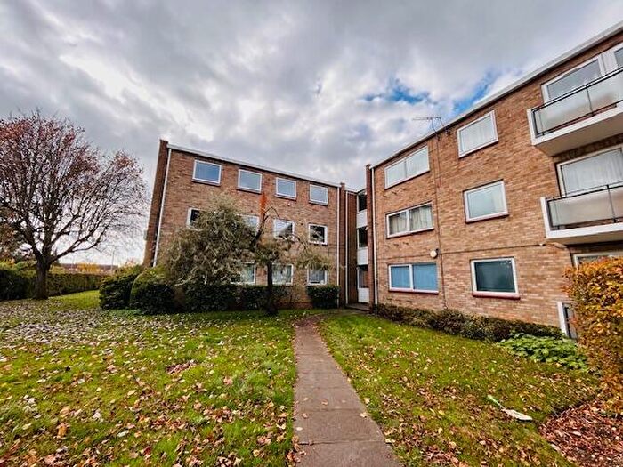 3 Bedroom Apartment To Rent In Blenheim Road, Maidenhead, SL6
