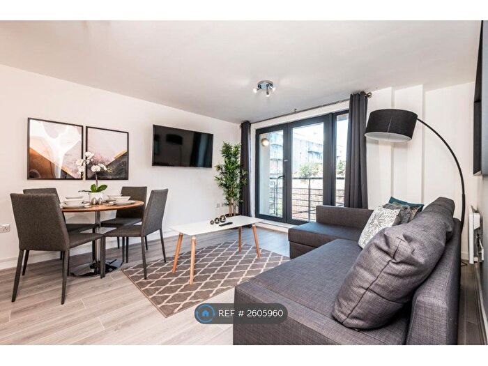 2 Bedroom Flat To Rent In Madison Square, Liverpool, L1