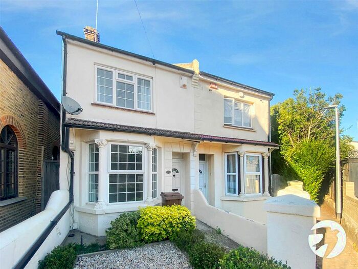 3 Bedroom Semi-Detached House To Rent In Beresford Road, Gillingham, Kent, ME7