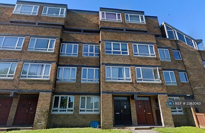 3 Bedroom Flat To Rent In Baxterwood Court, Newcastle Upon Tyne, NE4
