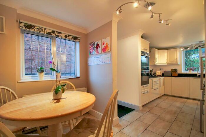 4 Bedroom Detached House For Sale In Harborough Magna, CV23