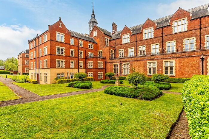 2 Bedroom Apartment For Sale In Lavender Court, South Leatherhead, KT22